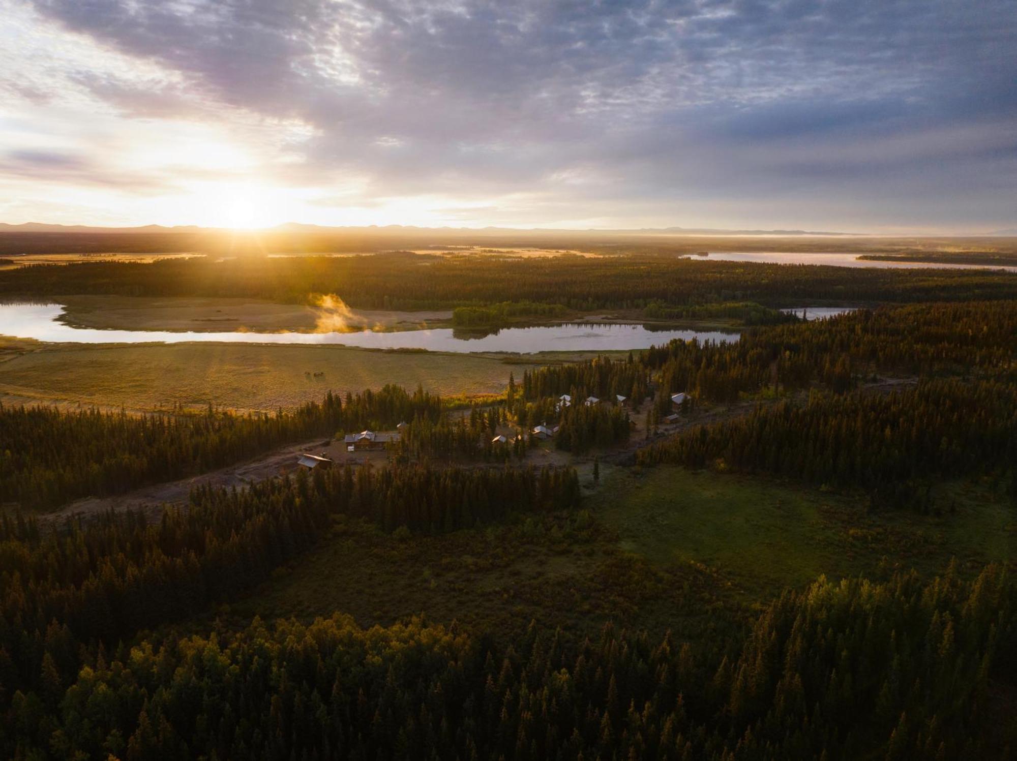 Red Cariboo Resort Anahim Lake Экстерьер фото