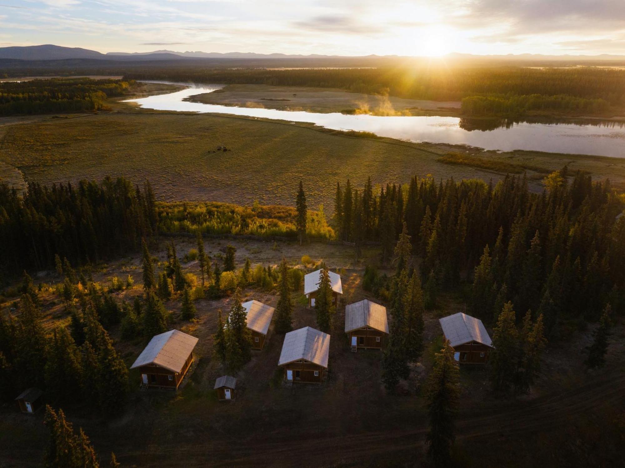 Red Cariboo Resort Anahim Lake Экстерьер фото